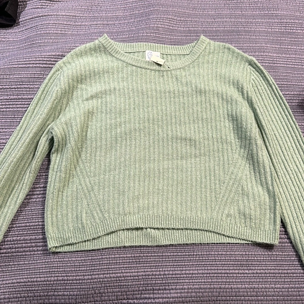 BNWT. Blue Rain cropped sweater size medium